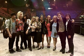 Valentina junto a la mamá