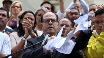 Julio Borges rompiendo la sentencia