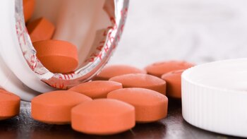 Otros estudios también relacionaron el consumo de inflamatorios como le ibuprofeno con el posible desarrollo de la pérdida de audición principalmente en el género femenino (iStock)