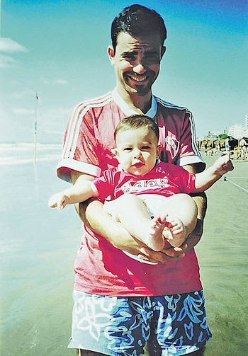 Eduardo Sacheri y su hijo