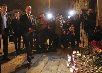 El presidente ruso, Vladimir Putin, durante el homenaje en el lugar del atentado (Reuters)