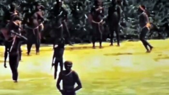 Son pocas las imágenes que se tienen de estos habitantes tribales de la Isla Sentinel del Norte (Indian Coastguard)