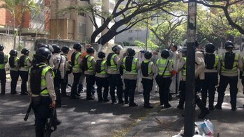 La presencia policial es muy importante en la zona de Los Cedros (@elimpulsocom)