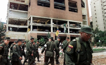 La policía inspecciona los alrededores