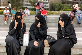 Mujeres usando el Niqab, con
