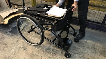 La silla bidepestadora permite a