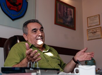 Juan Carlos Schmid (Agustín Marcarian)