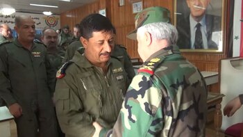 Hasouri es felicitado por el