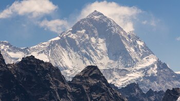 La fiesta se llevó a cabo en la base del campamento Everest