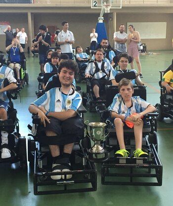 Santino estudia para director técnico,