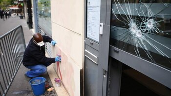 En la fachada del inmueble