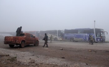 Rebeldes custodian la salida de