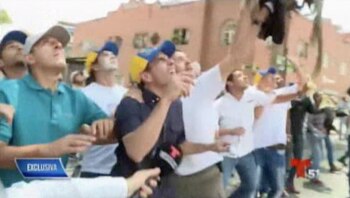 Gases lacrimógenos afectaron a Capriles