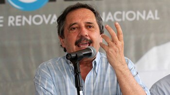Ricardo Alfonsín trabaja en la