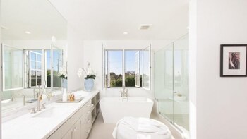 Los baños continúan con la