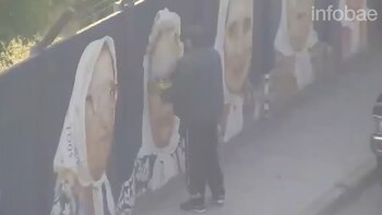 Captura del video donde se ve al autor del vandalismo