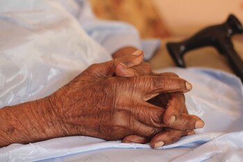 Un detalle de las manos