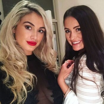 Isobella Fraser (izquierda) y su