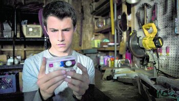 La serie de 13 capítulos plantea una trama cautivante