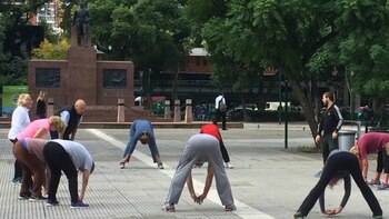 Varios grupos de personas mayores