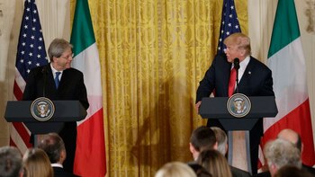 Paolo Gentiloni y Donald Trump, en la Casa Blanca (Reuters)