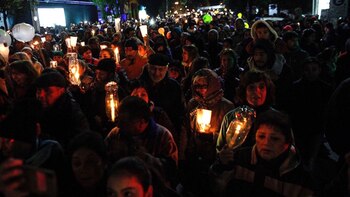 Marcha con antorchas contra el