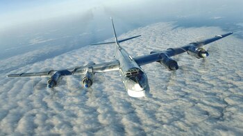 Rusia desplegó aviones TU-95 en