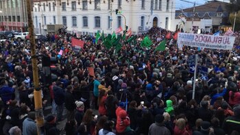 Tras la represión, este sábado