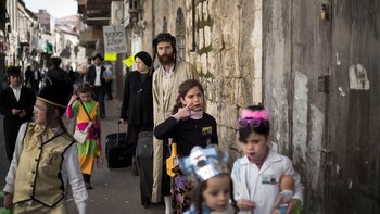 Una familia de judíos ultraortodoxos,