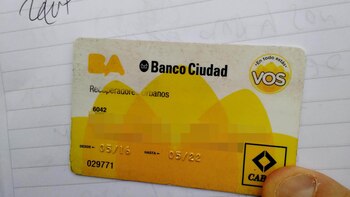 Tarjeta del GCBA exhibida por