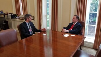 Marcos Peña junto a Reince