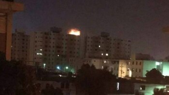 Edificio incendiado en urbanización Antonio José Sucre (Twitter)