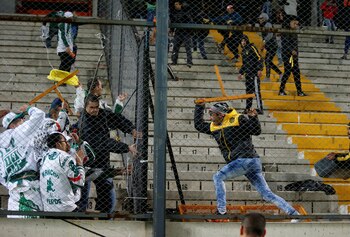 Hinchas de Palmeiras y Peñarol