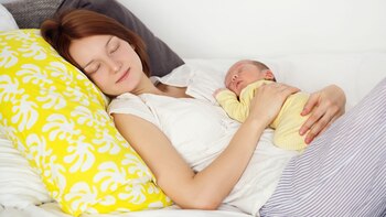 Cuando mantiene durante la infancia