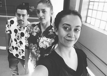 Nai Awada con su equipo,