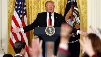 Trump dio apenas una conferencia