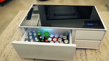 Tiene en total tres cajones,