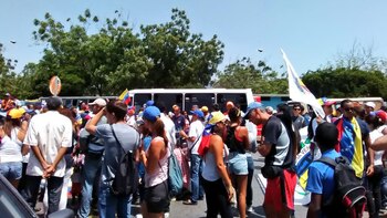 La gente se concentró en