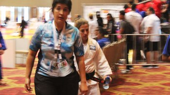 Pareto, junto a su entrenadora