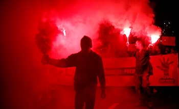Cientos de manifestantes salieron a