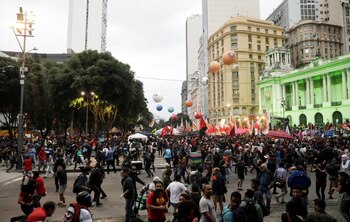 Manifestantes chocaron contra . REUTERS/Ricardo
