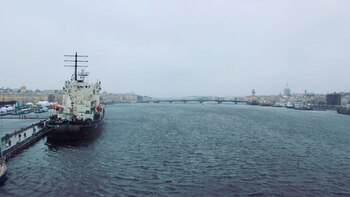 Los buques se encuentran amarrados