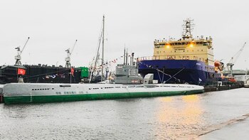 El Murmansk y el submarino