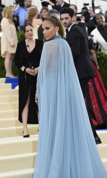 Jennifer López, enfundada en un