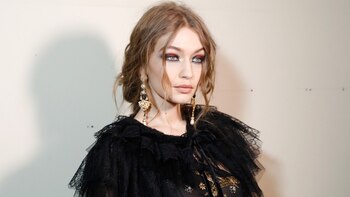 Gigi Hadidi en el desfile de Alberta Ferretti en la pasarela del Milán Fashion Week (Tristan Fewings/Getty Images)