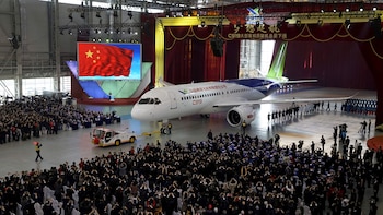El prototipo del C919 se develó en 2015 y su vuelo inaugural estaba previsto para 2016, pero por diversos retrasos tuvo que se reprogramado para 2017 (Reuters)