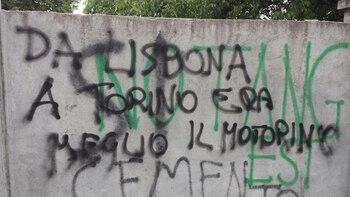 Las pintadas aparecieron en los