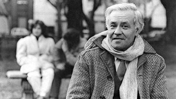 Nació en la localidad de Machagai, Chaco, el 9 de mayo de 1928. Fue escritor, novelista, cuentista, poeta y periodista