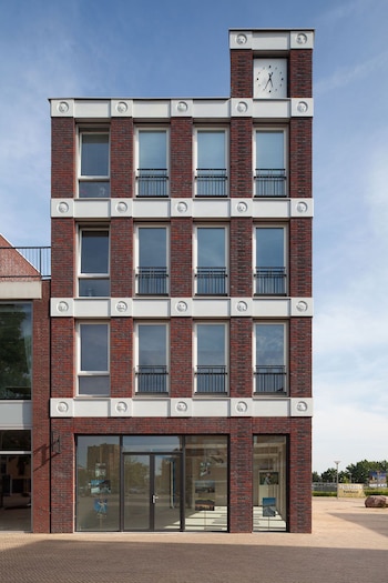 El arquitecto utilizó 22 emojis