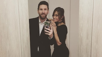 La carcaza del celular de Messi con el dibujo hecho por Sandra de la Iglesia